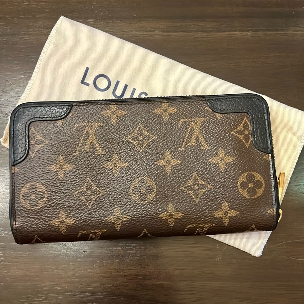 ❤️Sale❤️ Louis Vuitton Retiro Black & Monogram Zippy Wallet